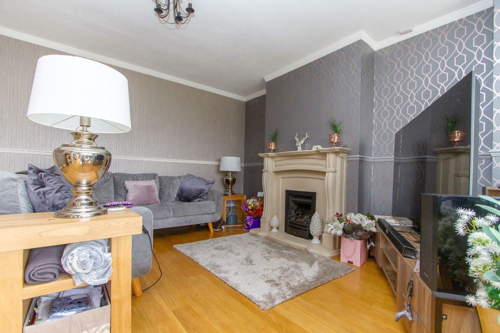 Property photo 2 of 25