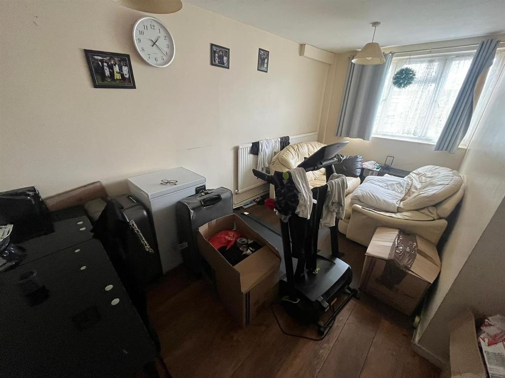 Property photo 2 of 9 11.Jpg