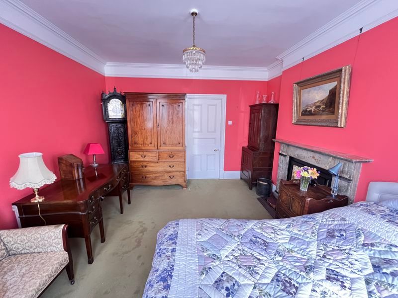 Property photo 3 of 19 Lounge