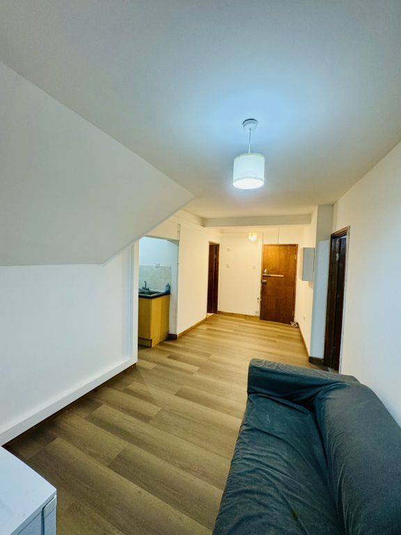 Property photo 3 of 6 Gallery