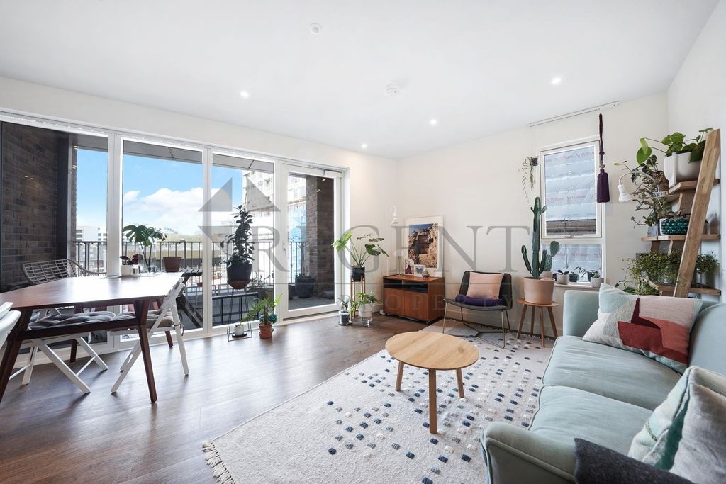 Property photo 3 of 17 Open Plan