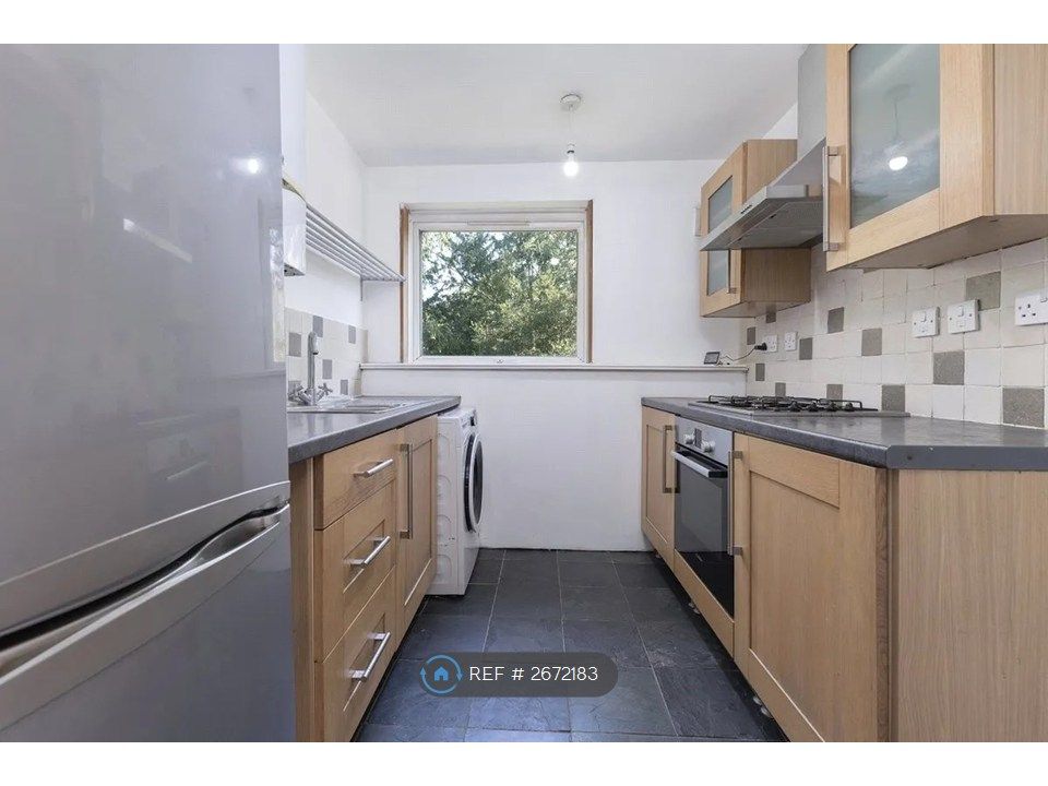 Property photo 3 of 11 Kitchen