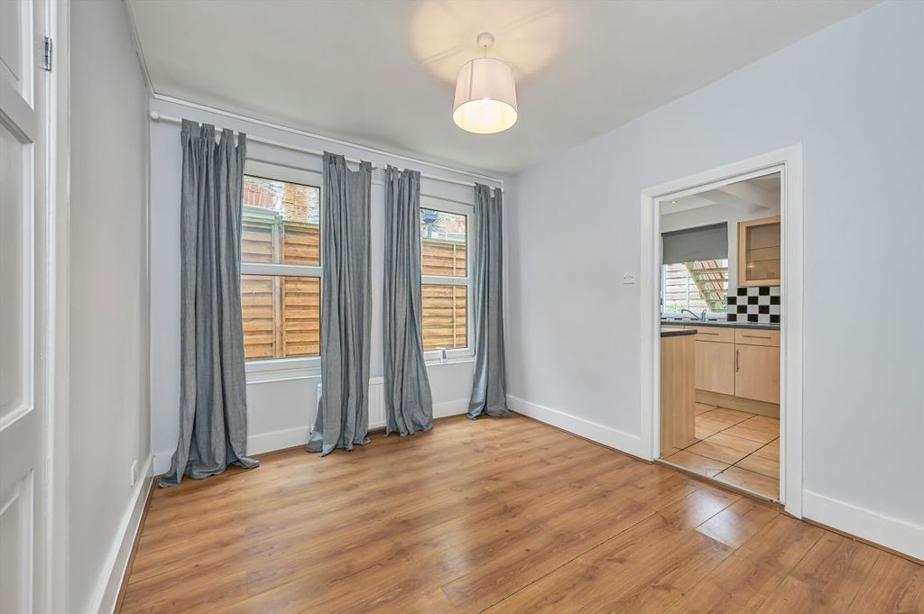 Property photo 3 of 8