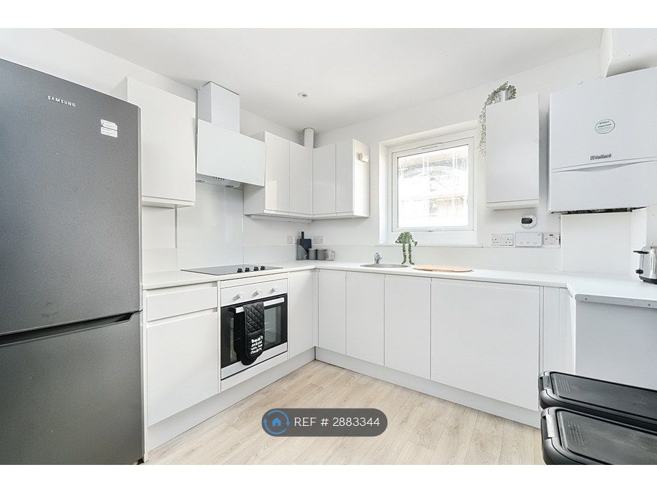 Property photo 3 of 12 Kitchen