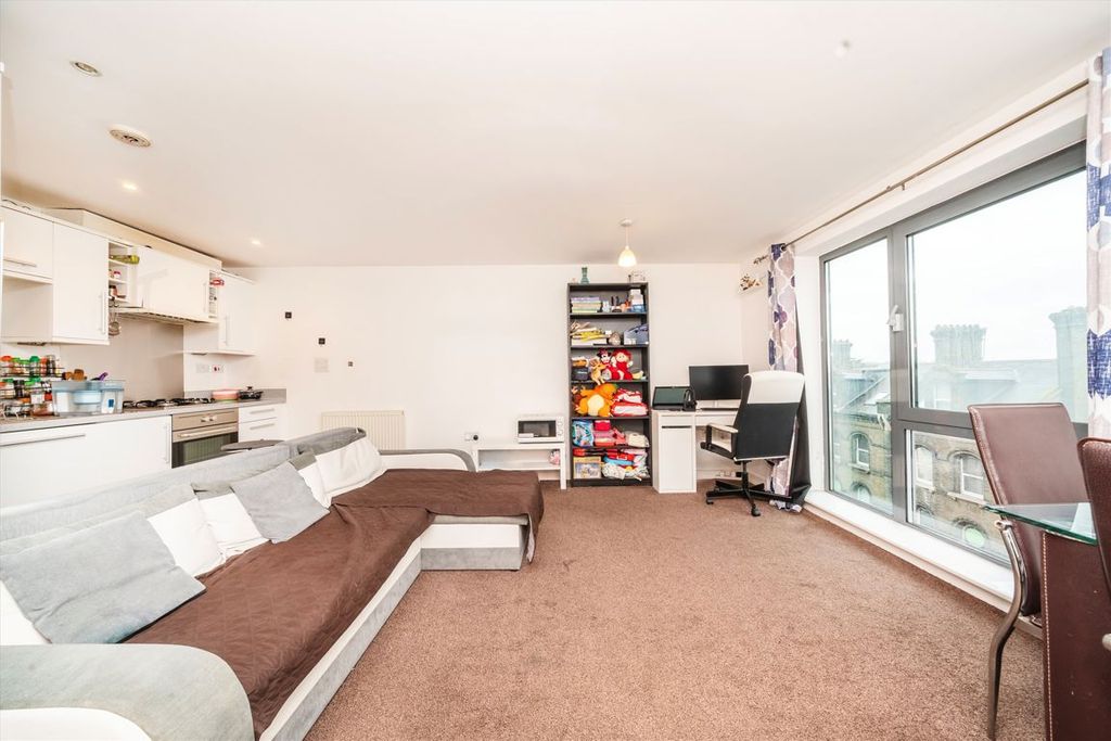 Property photo 3 of 6