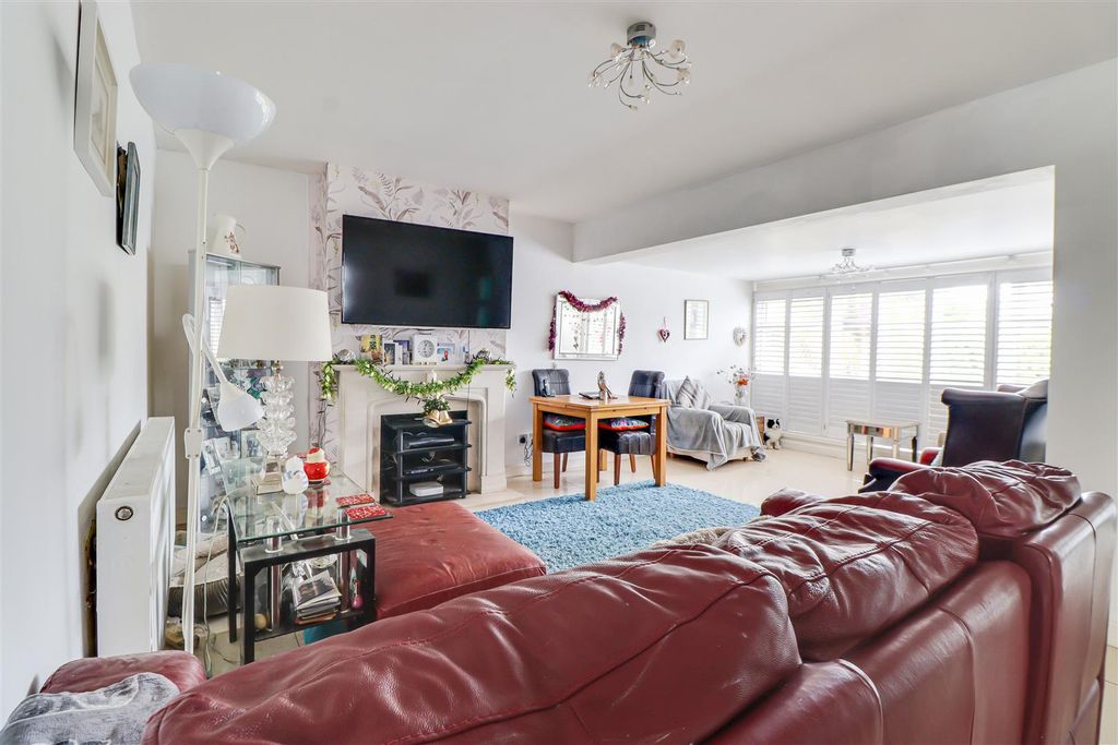 Property photo 3 of 27