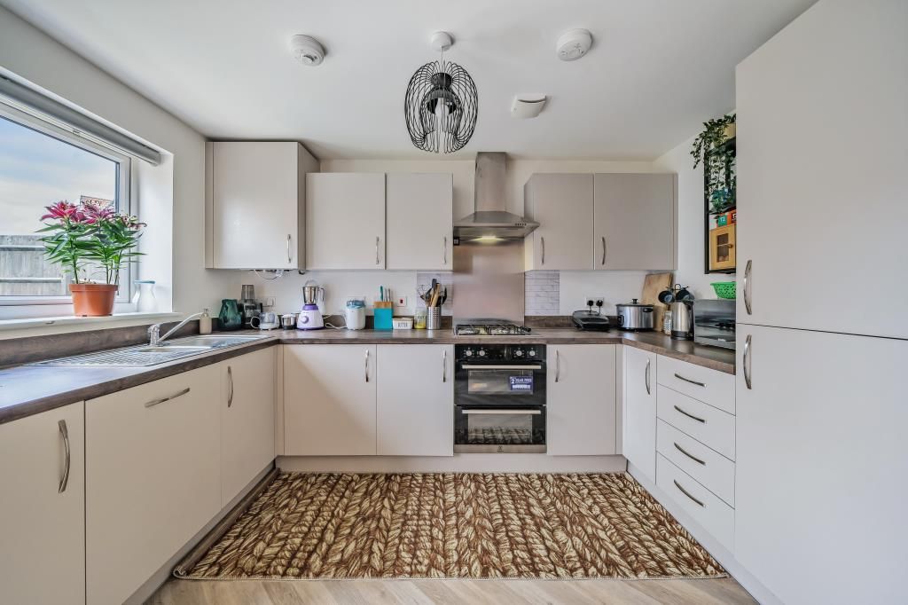 Property photo 3 of 10 Kitchen