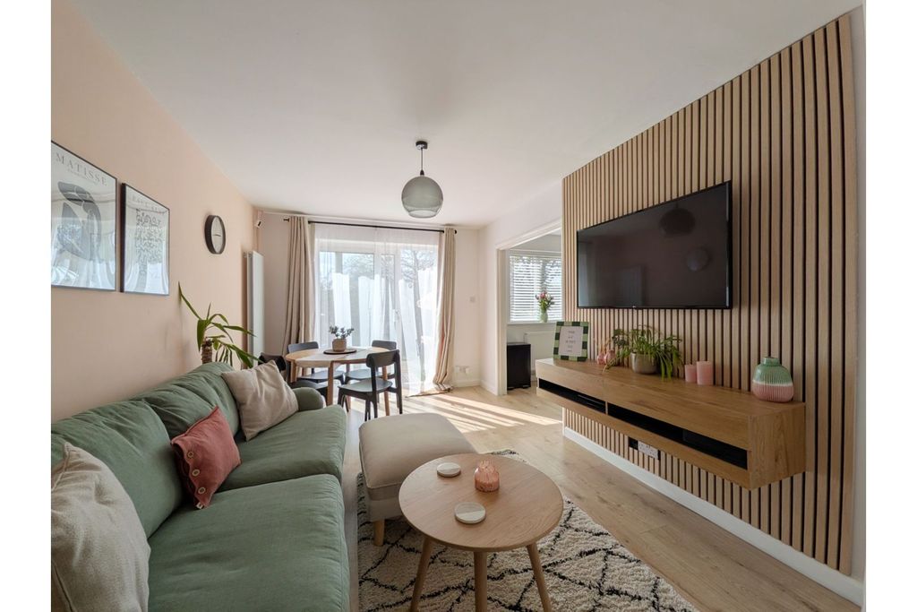 Property photo 3 of 20 Lounge/Dining Room