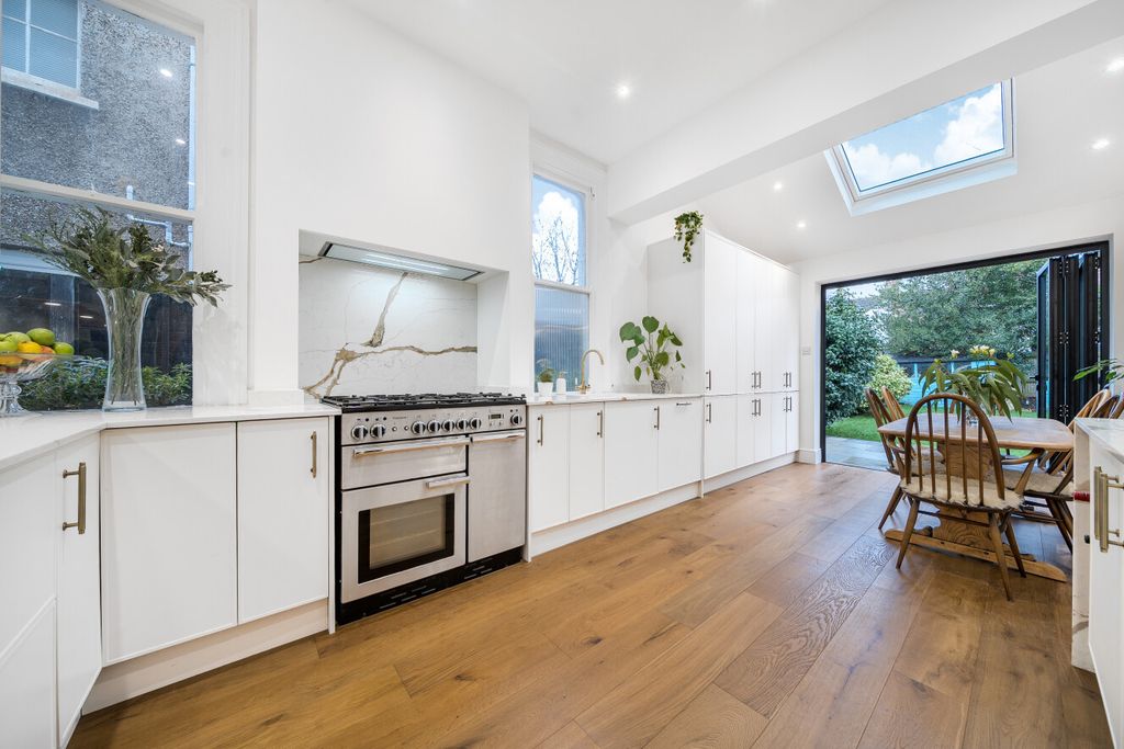 Property photo 3 of 25 1395785-4-695Ff91...