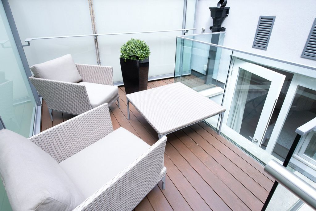 Property photo 3 of 18 Terrace