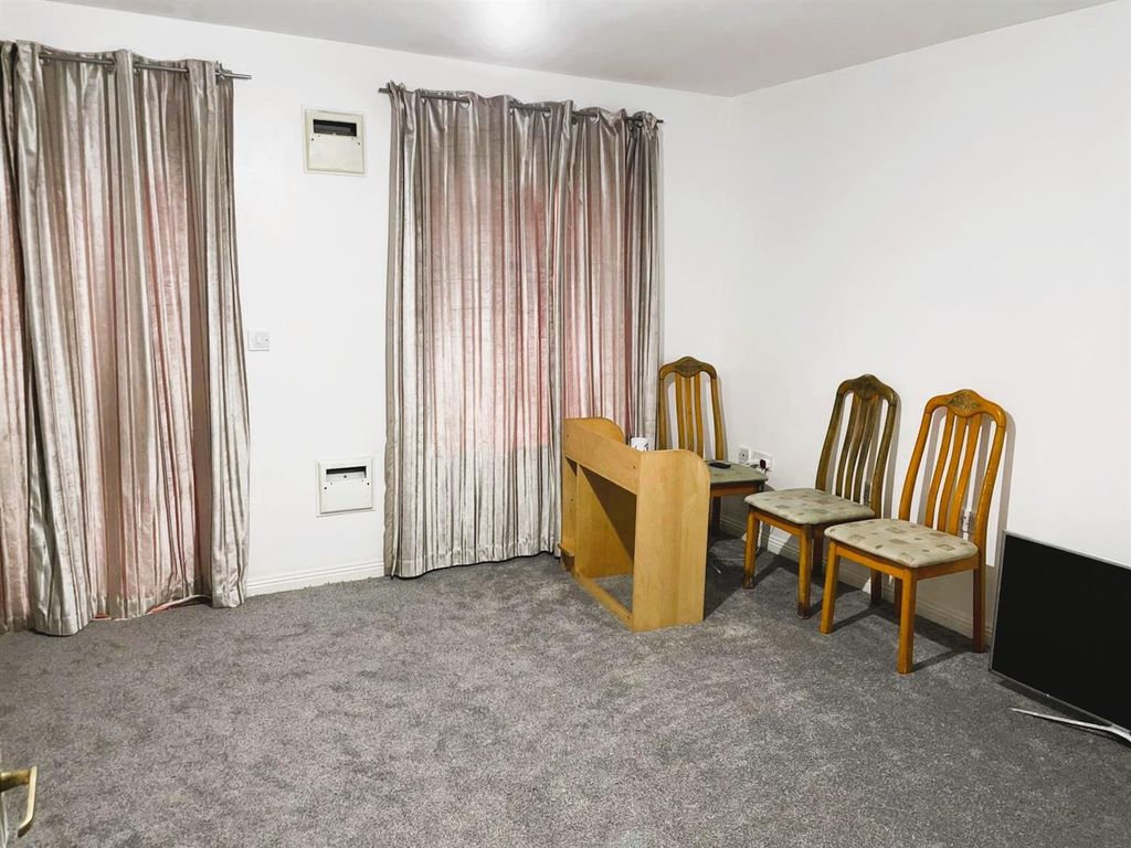 Property photo 2 of 10 Lounge