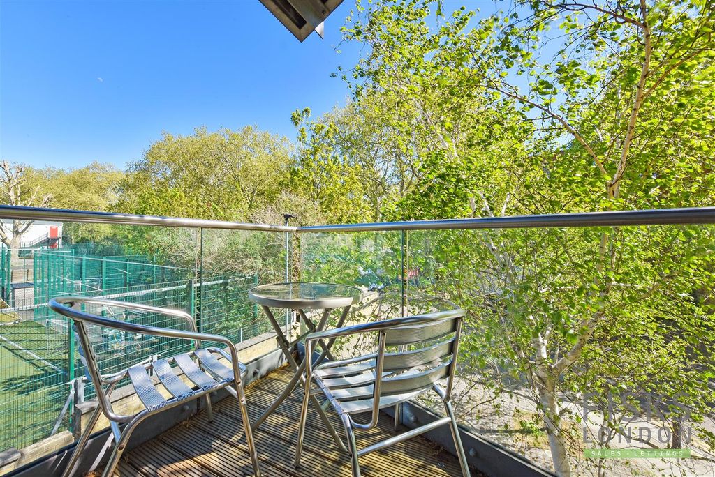 Property photo 2 of 18 42 Equinox (15).Jpg