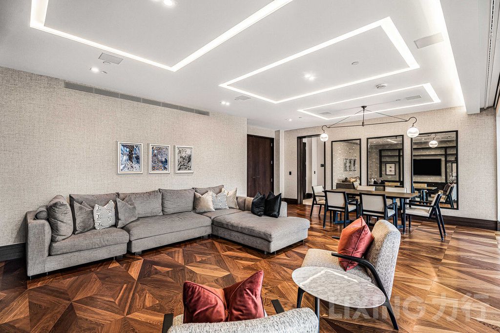 Property photo 2 of 32