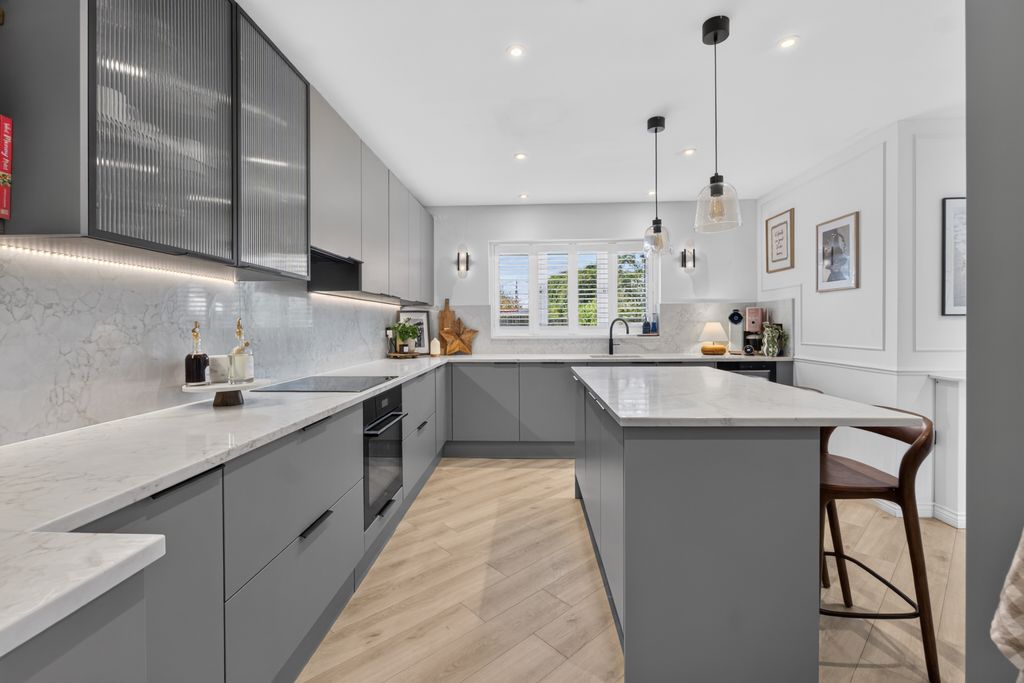 Property photo 3 of 41 A6705114