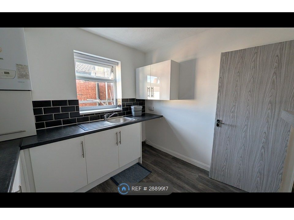 Property photo 2 of 20 Kitchen