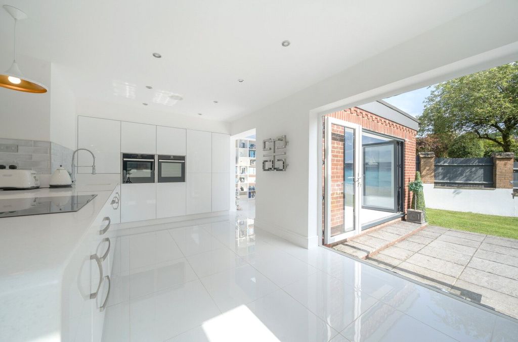 Property photo 2 of 34 Picture No. 04