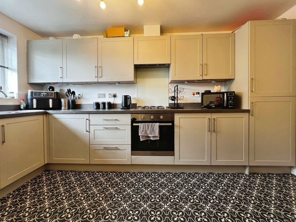Property photo 3 of 36 Dining Kitchen