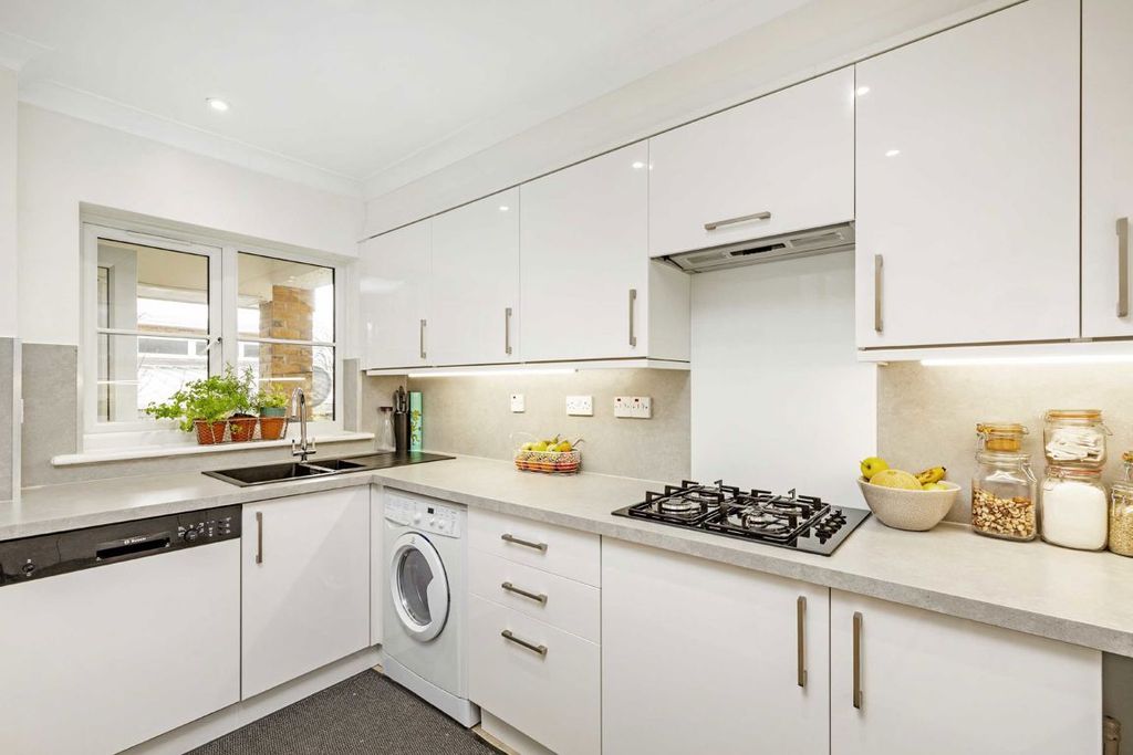 Property photo 3 of 8