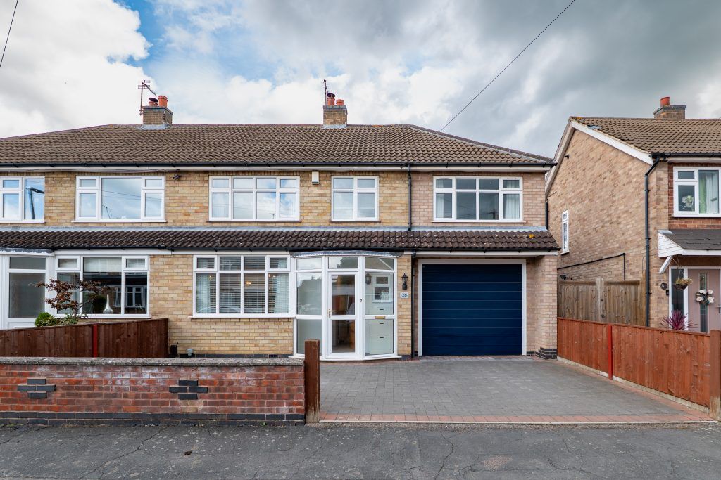 Property photo 1 of 34 01 Front - 4 Bedroom Semi-Detached (House) At Dunster Road, Mountsorrel