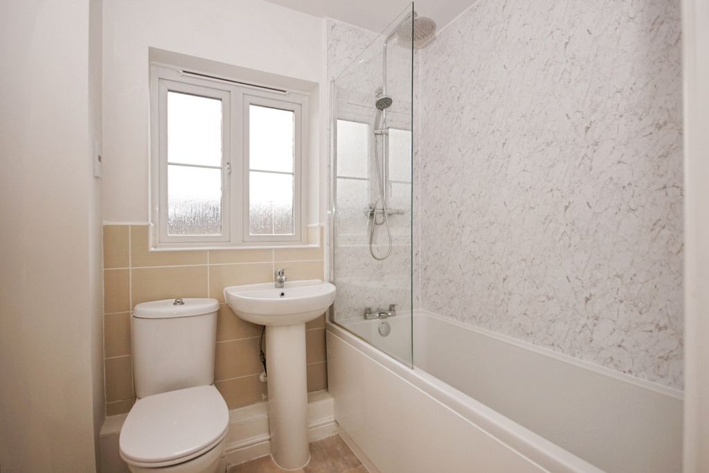 Property photo 3 of 16 Bathroom