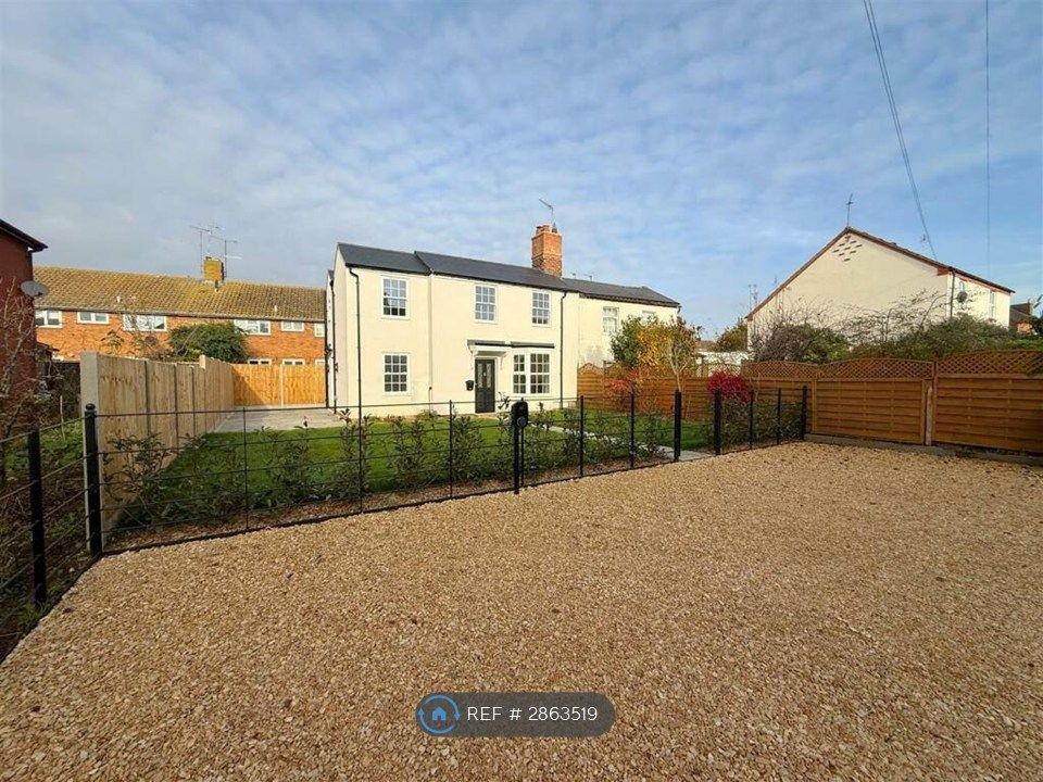 Property photo 3 of 11 Parking With Ev Charger