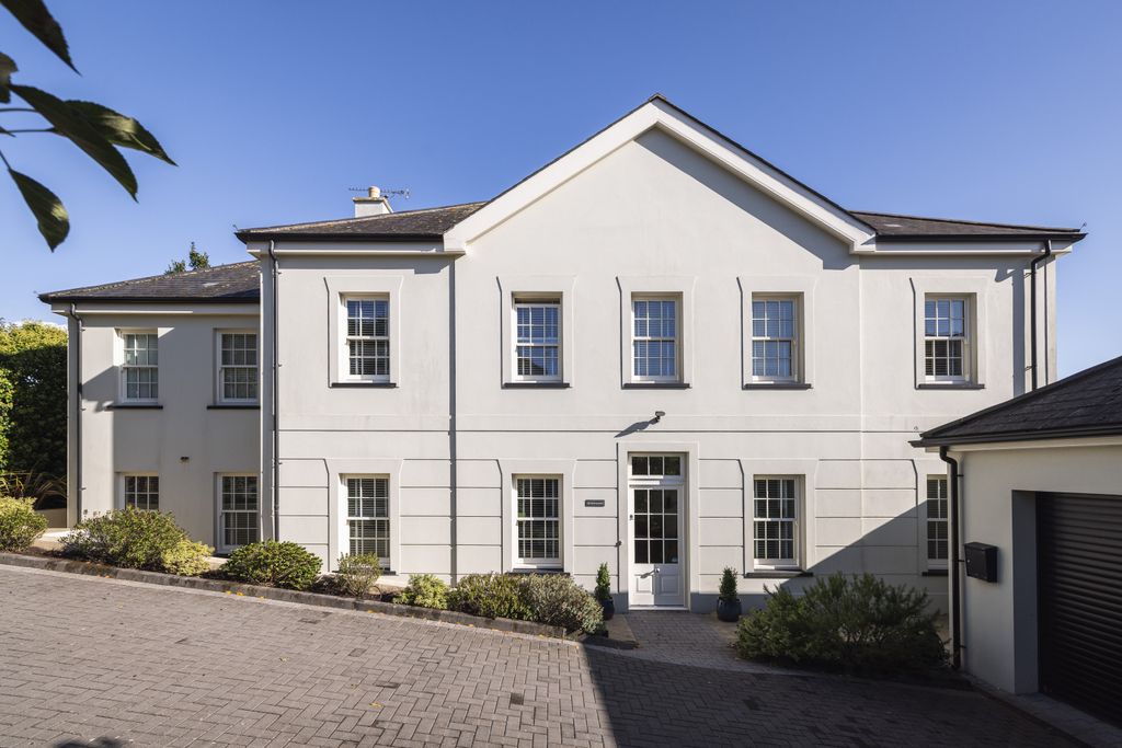 Property photo 2 of 20