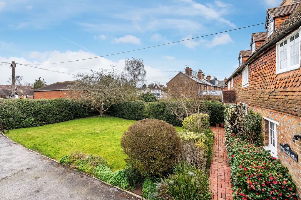 Additional image 18 of 4 bed semi-detached house for saleNewchapel Road, Lingfield, Surrey RH7