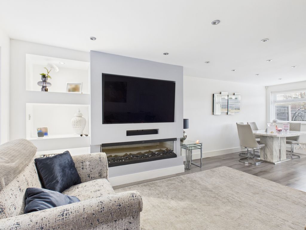 Property photo 2 of 17 Cam03729G0-Pr0191-Still001