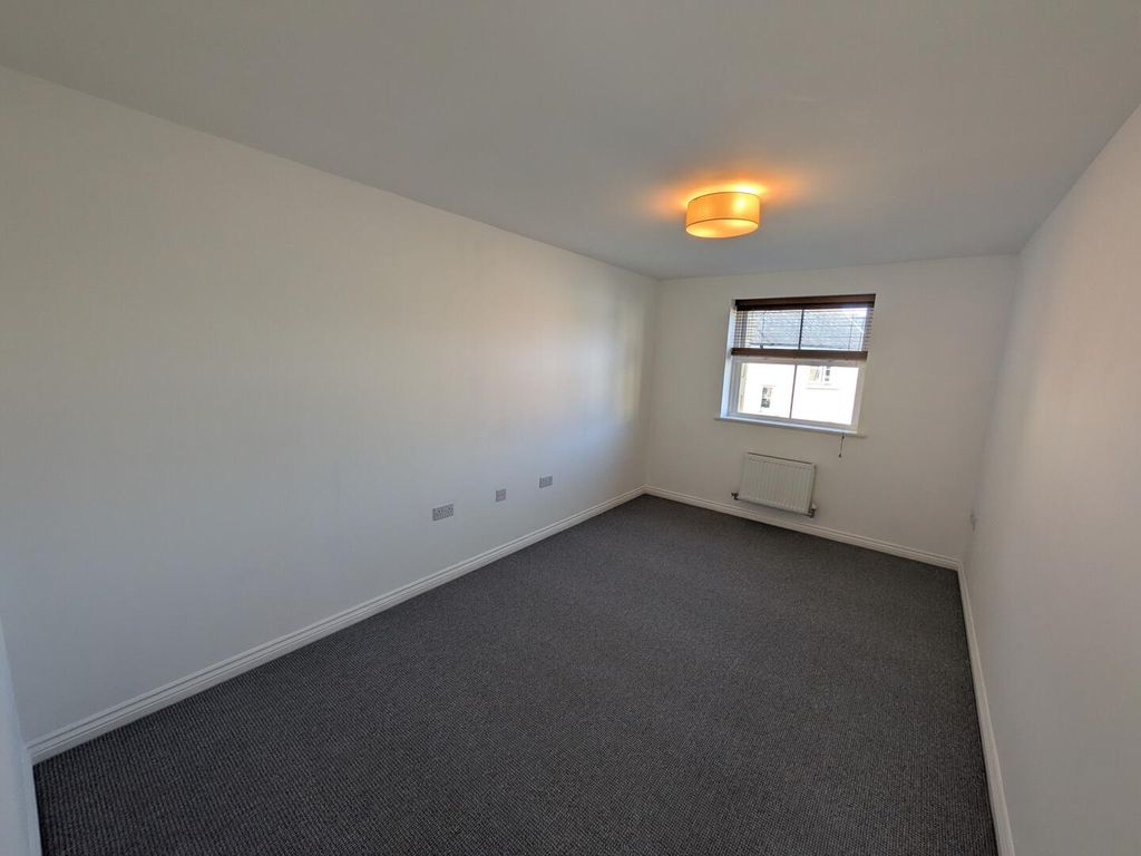 Property photo 2 of 9 Bedroom