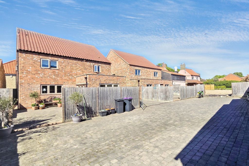 Property photo 2 of 48 The Bell Inn, 3A And 3B Far Lane, Coleby, Lincoln Ln5 0Ah