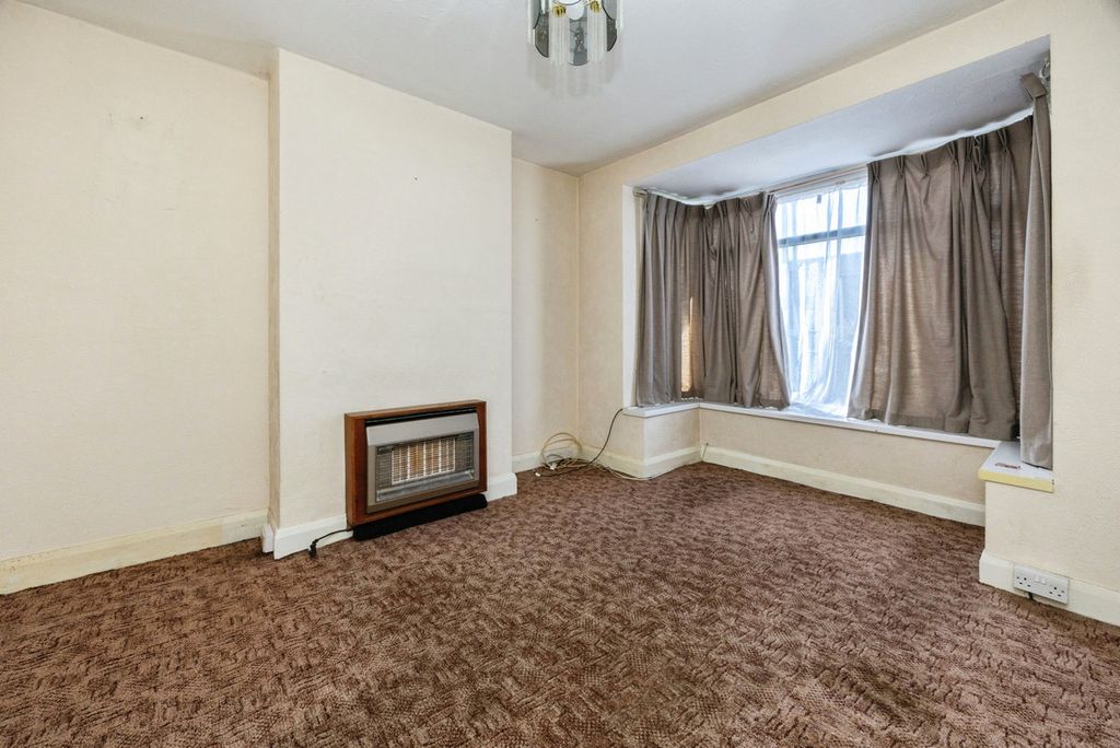 Property photo 3 of 25