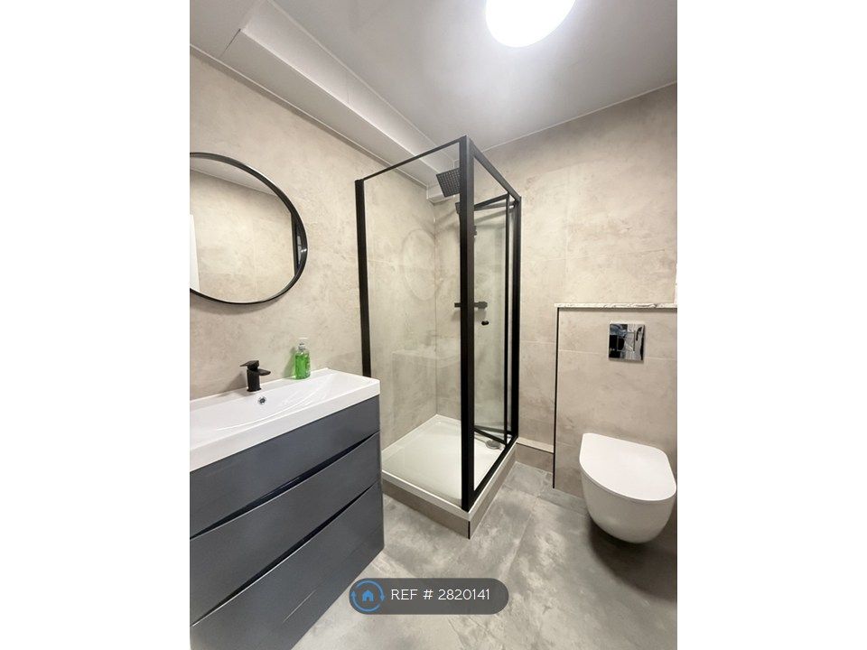 Property photo 3 of 10 Ensuite Shower