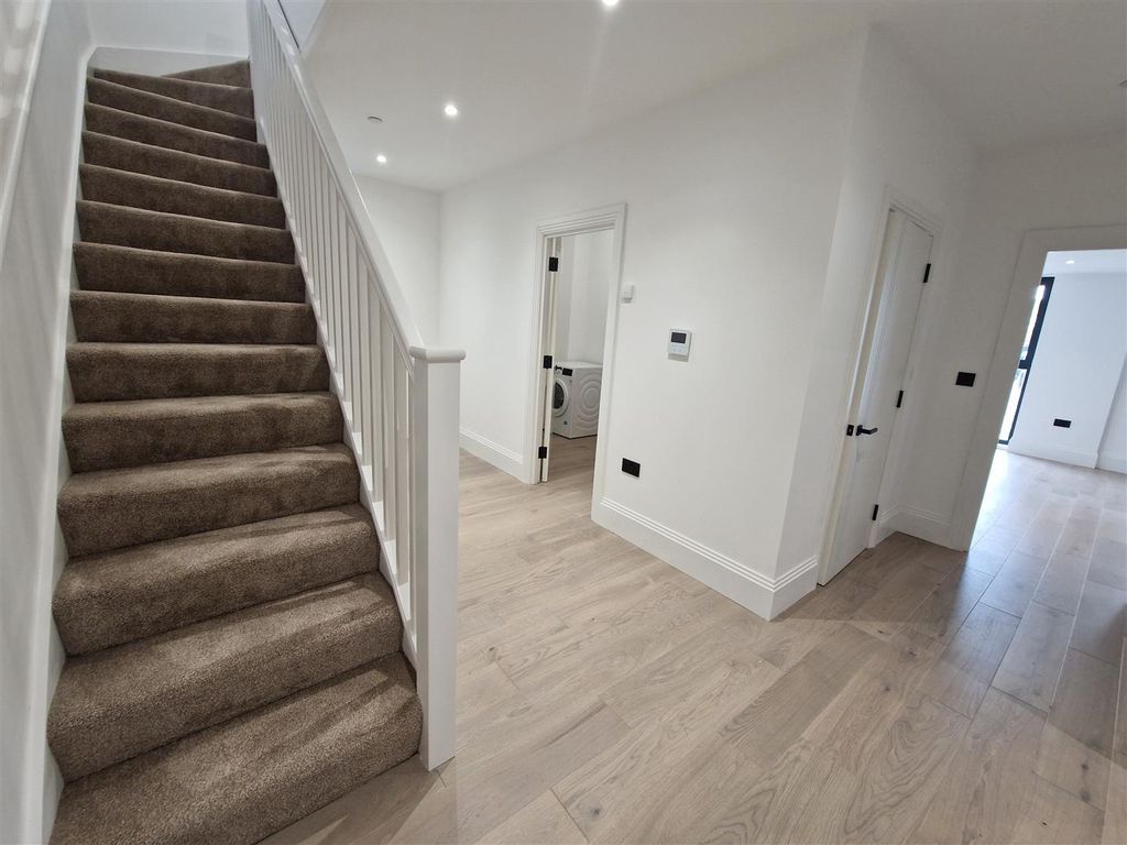 Property photo 3 of 13 20251027_105422.Jpg