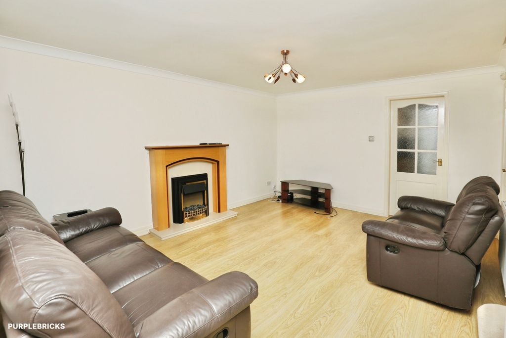 Property photo 3 of 23