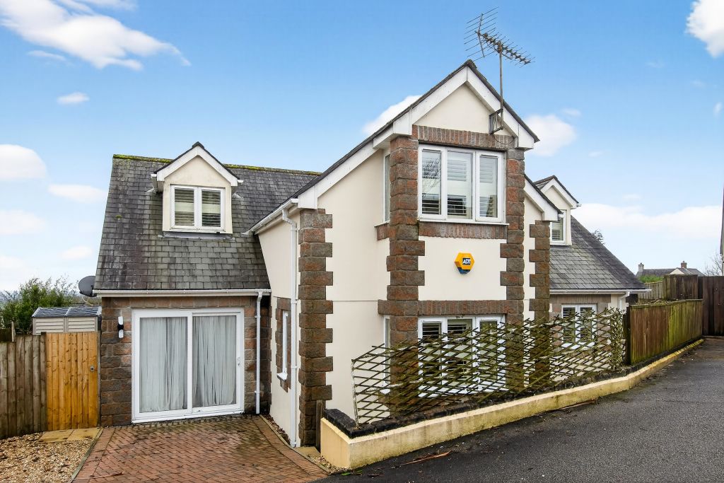 Property photo 1 of 20 Front