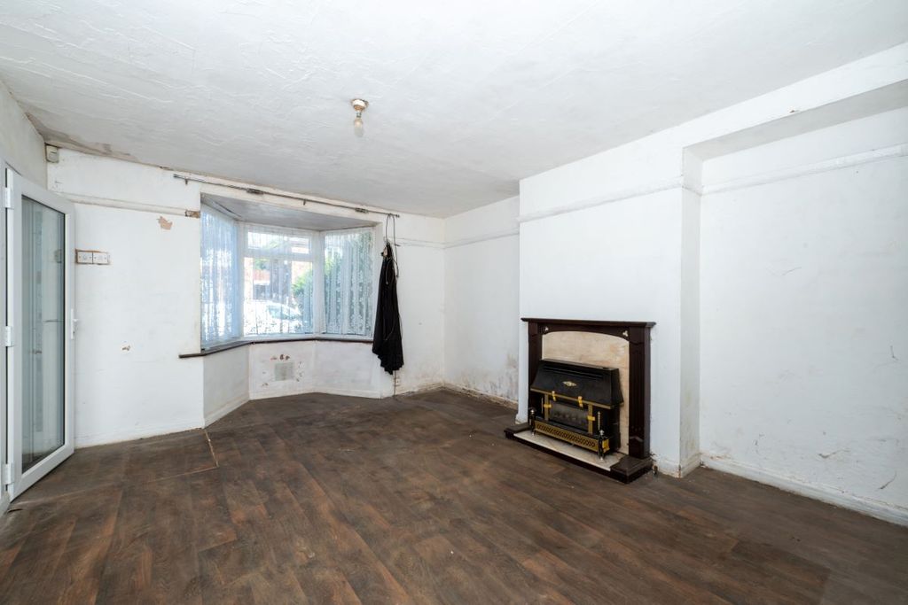 Property photo 3 of 16