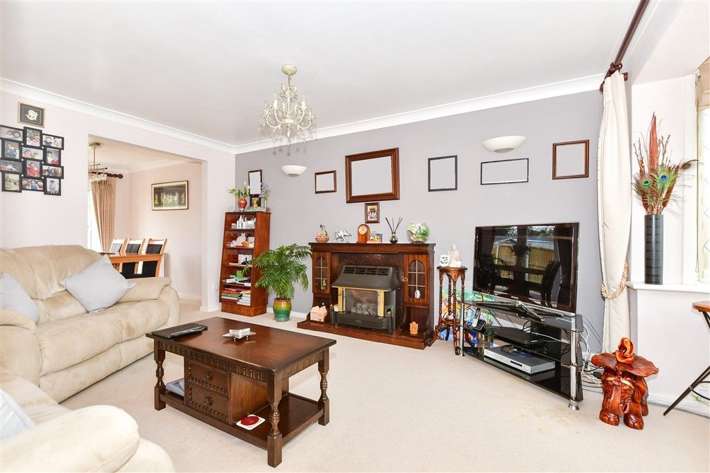 Property photo 1 of 10 Lounge