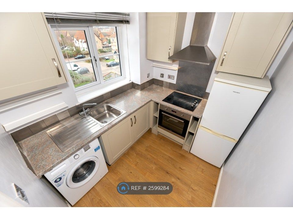 Property photo 2 of 7 Kitchen