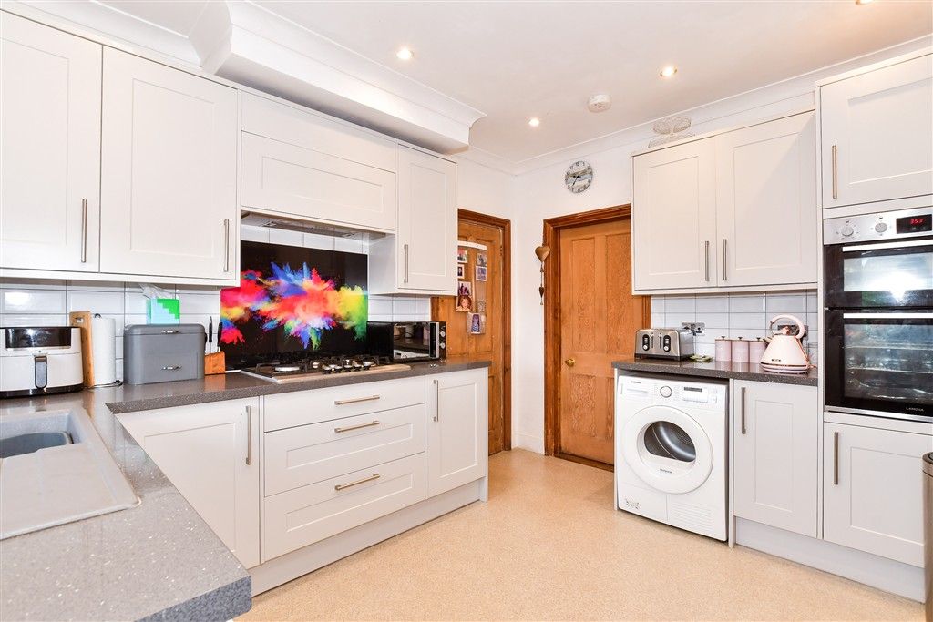 Property photo 3 of 17 Kitchen