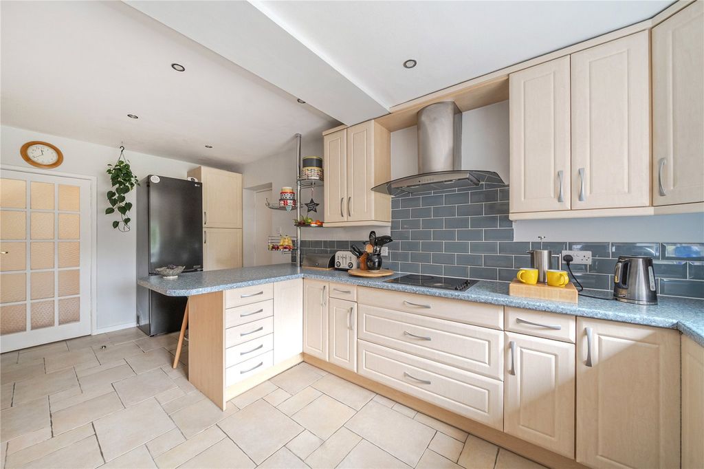 Property photo 3 of 21 Kitchen