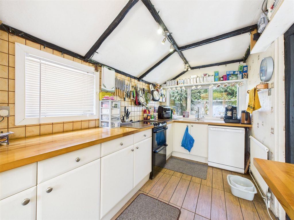 Property photo 2 of 17 Picture No. 14