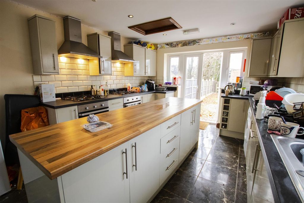 Property photo 1 of 17 Approach
