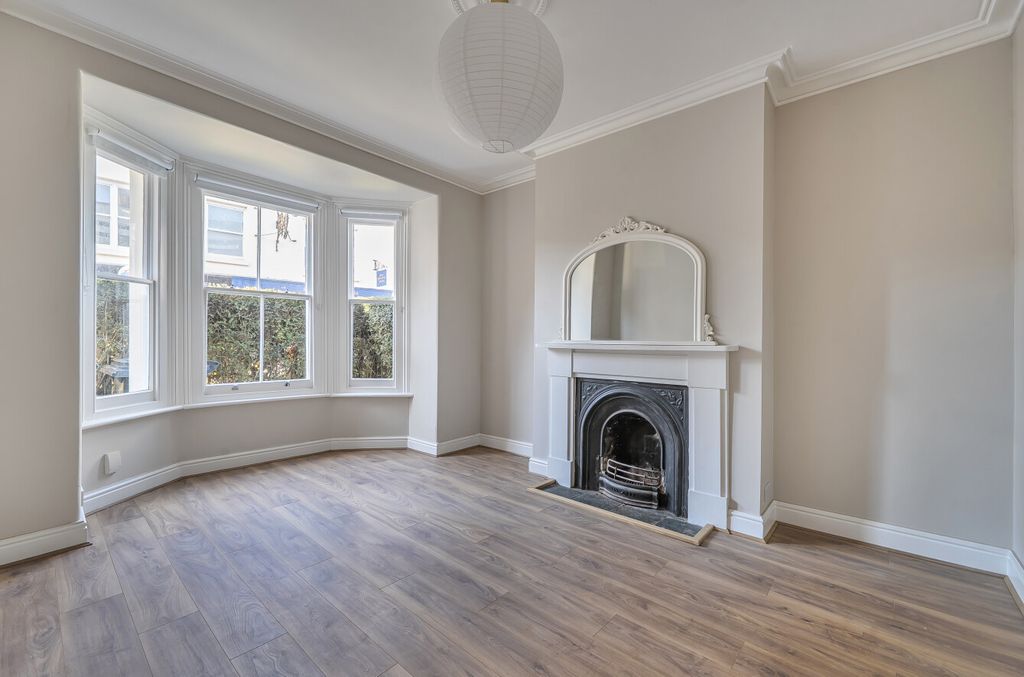 Property photo 2 of 12 1408116-5-69835d8...