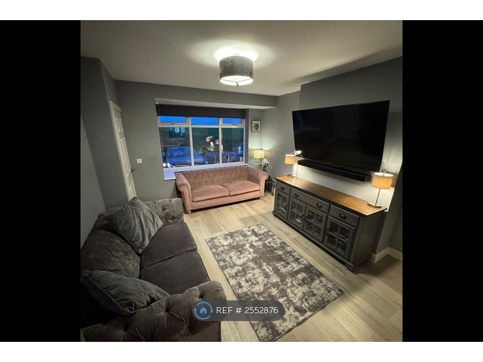 Property photo 3 of 11 Living Room