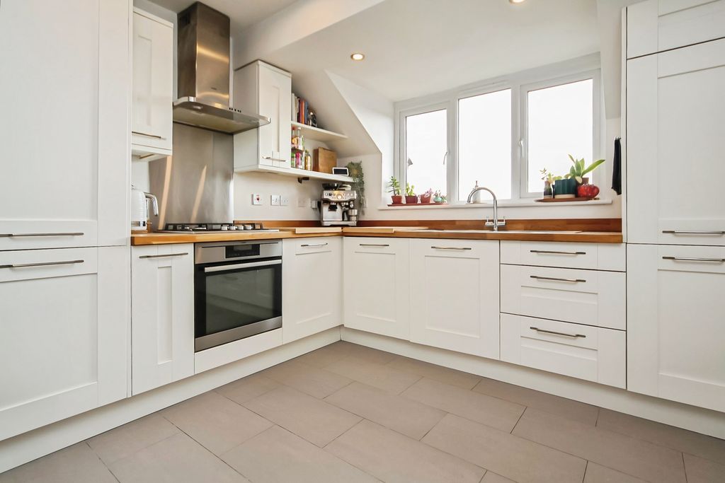 Property photo 2 of 18 71A52c4E-Image00023.Jpg