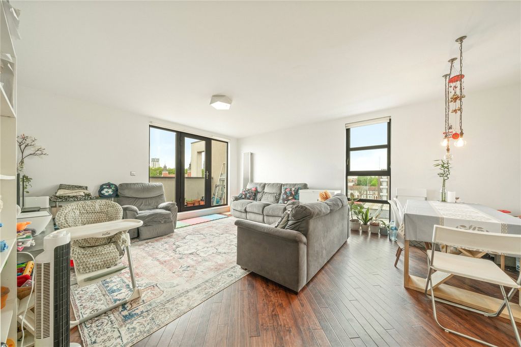 Property photo 1 of 11 Reception