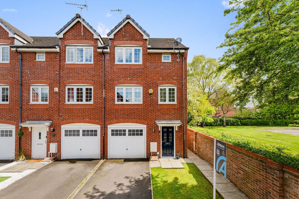 Property photo 1 of 32