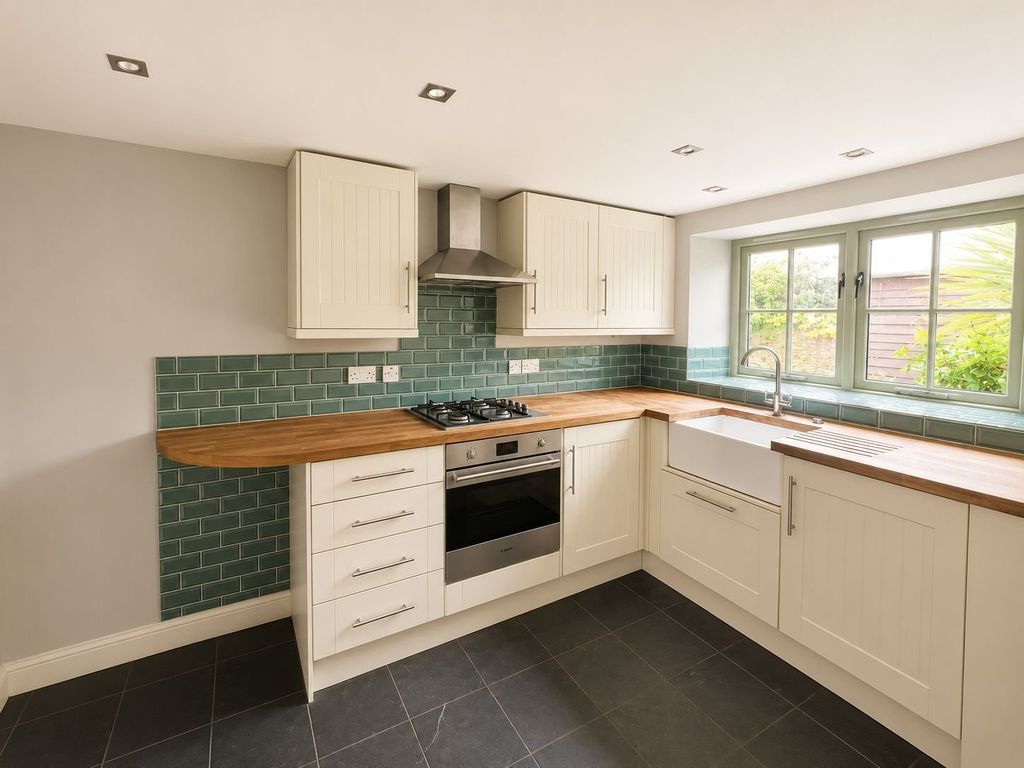 Property photo 3 of 12 Kitchen