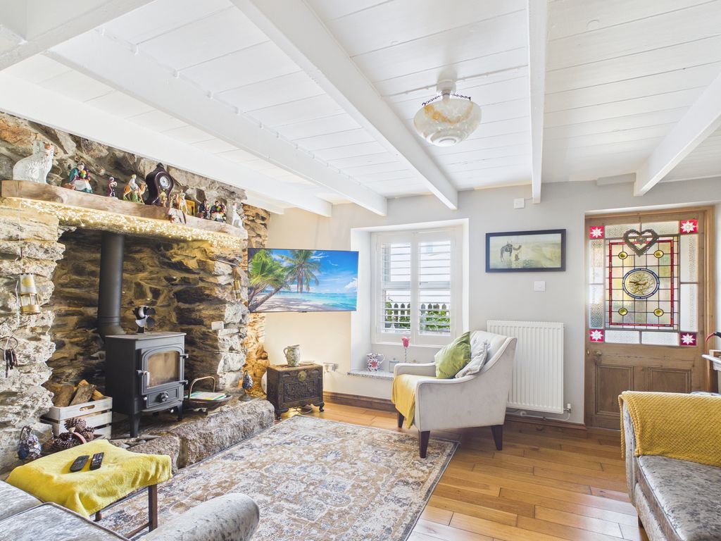 Property photo 2 of 18 Lounge