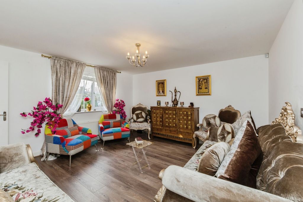 Property photo 2 of 19 Pbox-Img.Jpg